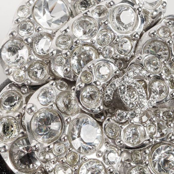 *SOLD* Chanel 2005 Crystal Silver Camellia Brooch - Picture 3 of 4